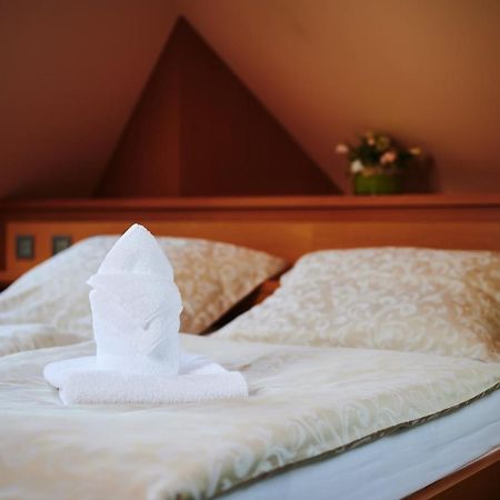 Heipark Tosovice Hotel Eksteriør billede